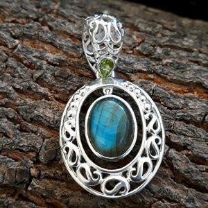 Sterling Silver Blue Labradorite Pendant